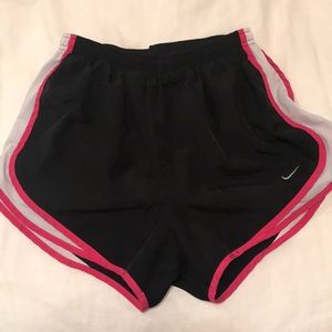 Nike women’s tempo shorts